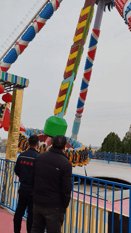 給五龍山遊樂園維修（xiū）大擺錘上的直流電機（jī）
