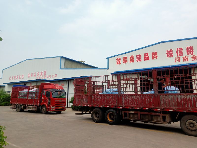 排隊發貨，兩車貨同時（shí）發，四台630kw電機、啟動（dòng）櫃出發