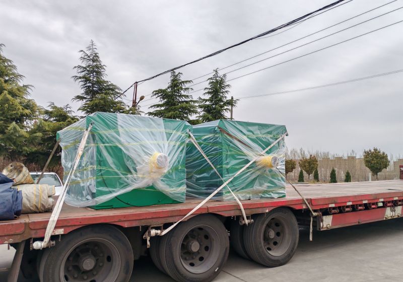 2台630kw/10kv高壓電機發（fā）往港口，準備出口